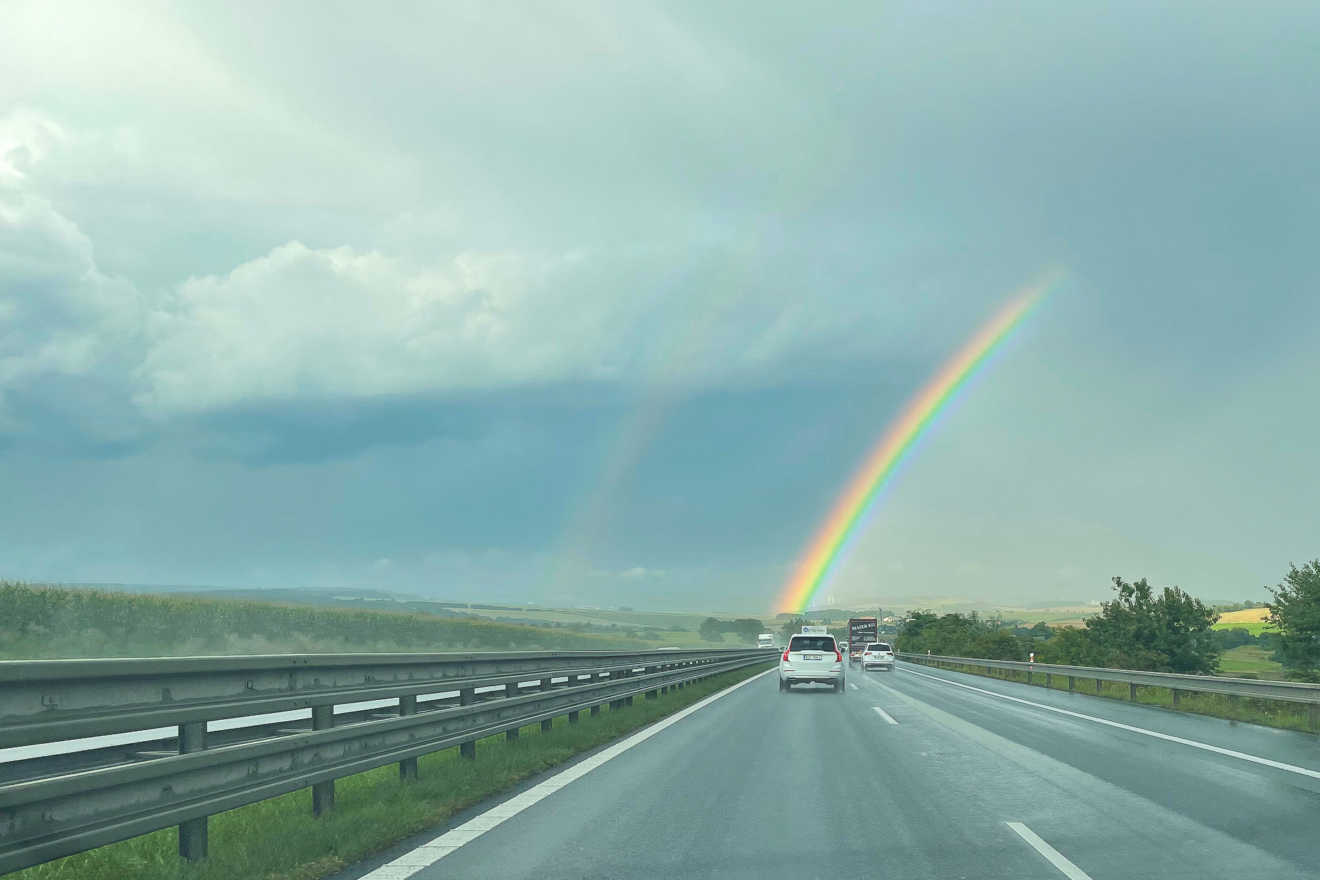 Duha na dálnici